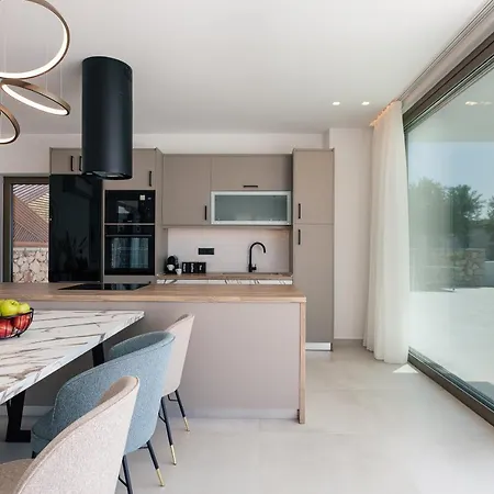 Villa Cresto Iconic Villa, With Heated Whirlpool, By Thinkvilla