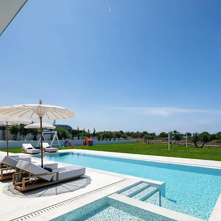 Cresto Iconic Villa, With Heated Whirlpool, By Thinkvilla *