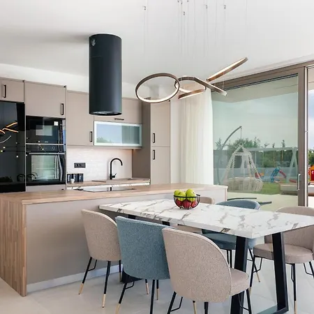 Cresto Iconic Villa, With Heated Whirlpool, By Thinkvilla Villa