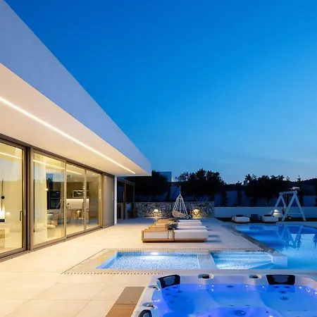 Villa Cresto Iconic Villa, With Heated Whirlpool, By Thinkvilla *